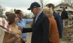 Biden recorre zona de destrucción de los tornados en Kentucky Biden recorre zona de destrucción de los tornados en Kentucky