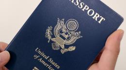 Estadounidenses que viven fuera de EE. UU. no deben renovar el pasaporte en línea, advierte embajada