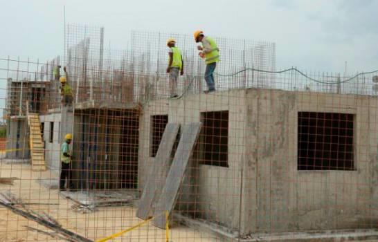 Gobierno aumentará salario al sector construcción Gobierno aumentará salario al sector construcción