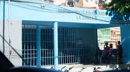 Sin luz ni internet: Destacamentos en barrios limitan la atención a ciudadanos por fallas técnicas