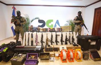 Aduanas decomisa armas de guerra, municiones y artefactos explosivos en el Puerto Río Haina