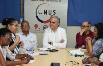 Ministro de Trabajo socializa con trabajadoras domésticas propuesta para regular el sector