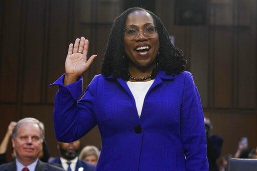 Ketanji Brown Jackson se convierte en la primera mujer negra en la Corte Suprema de EEUU Ketanji Brown Jackson se convierte en la primera mujer negra en la Corte Suprema de EEUU