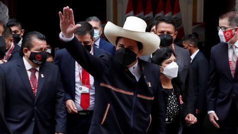 Castillo se despliega en Perú para apaciguar la crisis política Castillo se despliega en Perú para apaciguar la crisis política