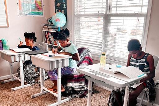 Reabren escuelas y muchos niños se quedan en casa en EEUU Reabren escuelas y muchos niños se quedan en casa en EEUU
