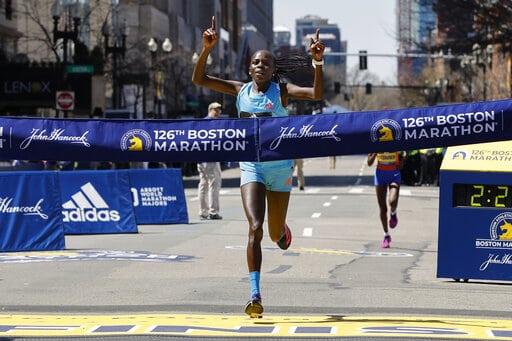 Los kenianos Chebet y Jepchirchir ganan el Maratón de Boston