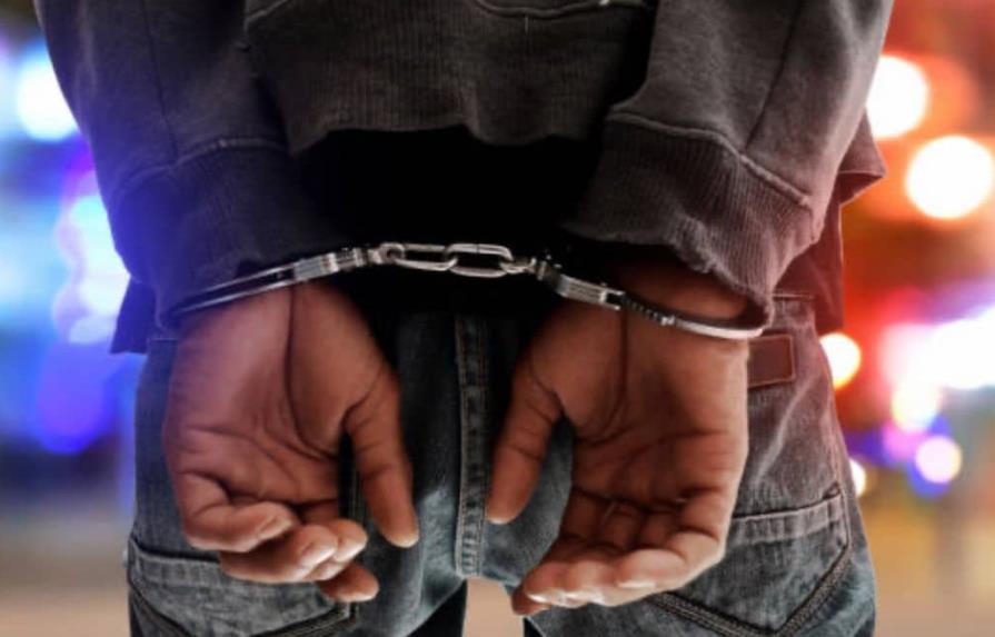Apresan a dos hombres por intento de introducir drogas a destacamento en El Seibo Apresan a dos hombres por intento de introducir drogas a destacamento en El Seibo
