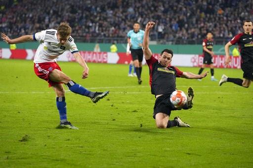 Friburgo gana 3-1 a Hamburgo y va a final de Copa Alemana Friburgo gana 3-1 a Hamburgo y va a final de Copa Alemana