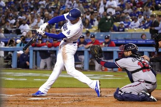 Freddie Freeman sacude 1er jonrón con Dodgers en triunfo ante Bravos Freddie Freeman sacude 1er jonrón con Dodgers en triunfo ante Bravos