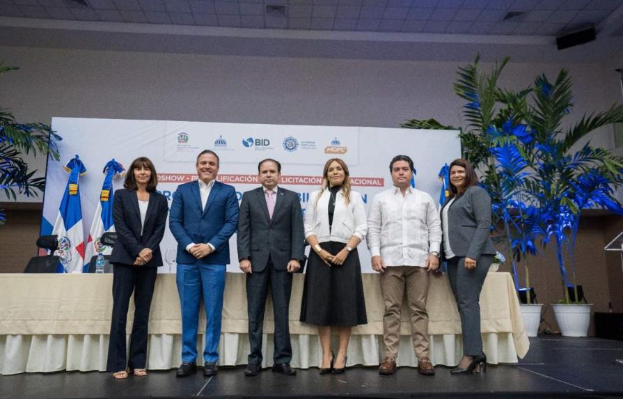 Gobierno abre licitación para rehabilitar y ampliar el puerto de Manzanillo por US$100 millones Gobierno abre licitación para rehabilitar y ampliar el puerto de Manzanillo por US$100 millones