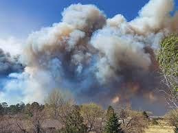 El fuego obliga a evacuar cientos de casas en Arizona El fuego obliga a evacuar cientos de casas en Arizona