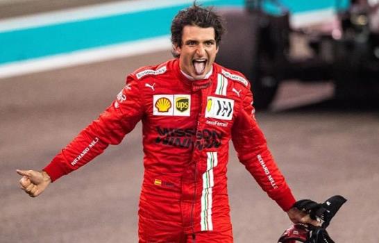 Carlos Sainz renueva con Ferrari hasta 2024