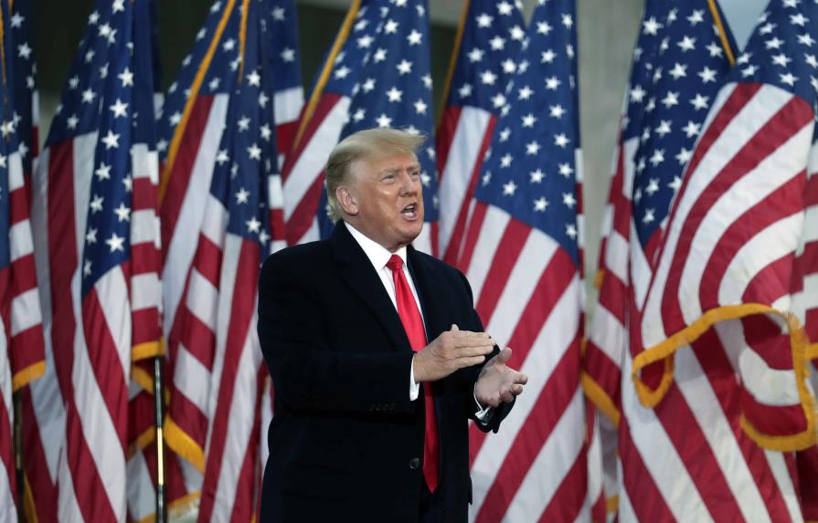 Trump dice que amenazó con no defender a aliados de la OTAN de Rusia si no pagaban Trump dice que amenazó con no defender a aliados de la OTAN de Rusia si no pagaban