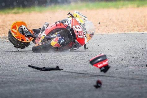 Marc Márquez sufre caída en terceros libres en Portugal dominados por Oliveira Marc Márquez sufre caída en terceros libres en Portugal dominados por Oliveira