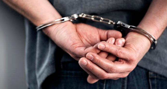 Hombres armados se llevan recluso de funeraria mientras asistía al velatorio de su madre Hombres armados se llevan recluso de funeraria mientras asistía al velatorio de su madre