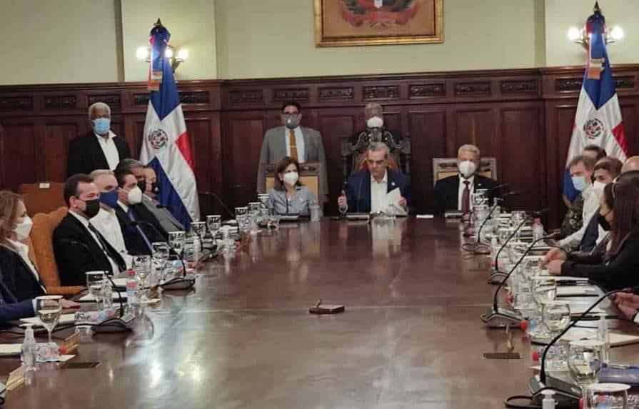 Gobierno pasó balance al desempeño junto a ministros y directores Gobierno pasó balance al desempeño junto a ministros y directores