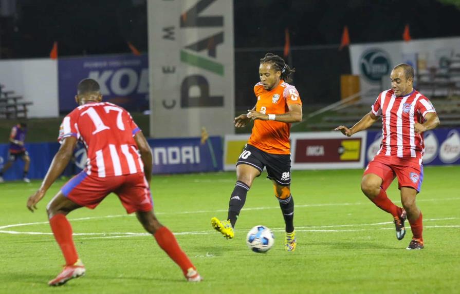 Cibao FC vence Delfines del Este y se queda sólo en la cima del fútbol dominicano Cibao FC vence Delfines del Este y se queda sólo en la cima del fútbol dominicano