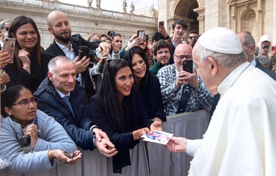 Nathalie Peña-Comas invita al Papa Francisco a su concierto en honor a la Virgen de la Altagracia Nathalie Peña-Comas invita al Papa Francisco a su concierto en honor a la Virgen de la Altagracia