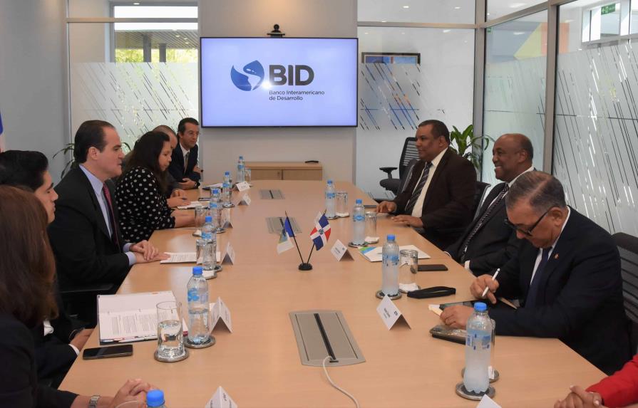 Presidente del BID y ministro de Energía y Minas hablan sobre proyectos energéticos para RD Presidente del BID y ministro de Energía y Minas hablan sobre proyectos energéticos para RD