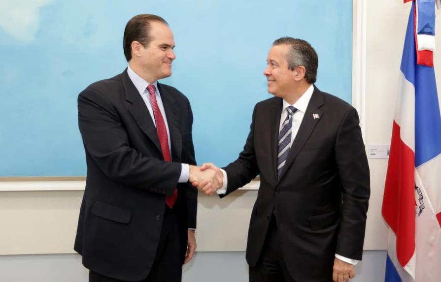 Gobierno y BID acuerdan trabajar juntos en cierre técnico del vertedero Duquesa Gobierno y BID acuerdan trabajar juntos en cierre técnico del vertedero Duquesa