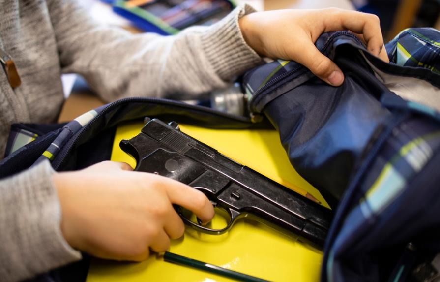 Niño de 12 años es arrestado por amenazar con tiroteo en colegio en Florida Niño de 12 años es arrestado por amenazar con tiroteo en colegio en Florida
