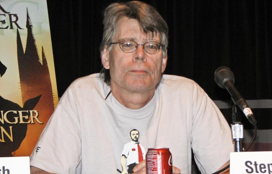 Así cocina Stephen King el salmón: aterrorizó a todos Así cocina Stephen King el salmón: aterrorizó a todos