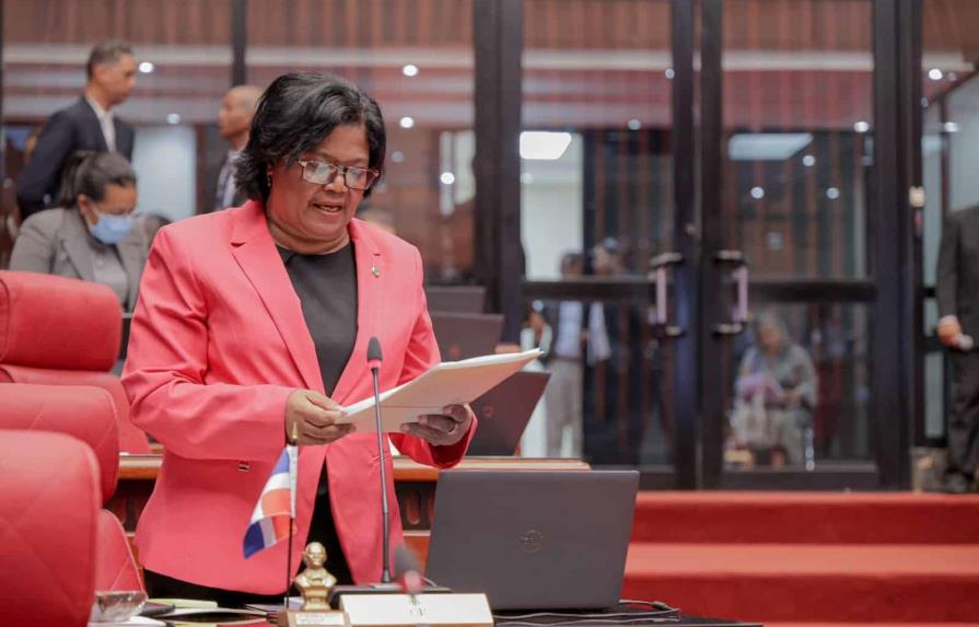 Senadora defiende proyecto de ley considerado amenaza a la libertad de expresión Senadora defiende proyecto de ley considerado amenaza a la libertad de expresión