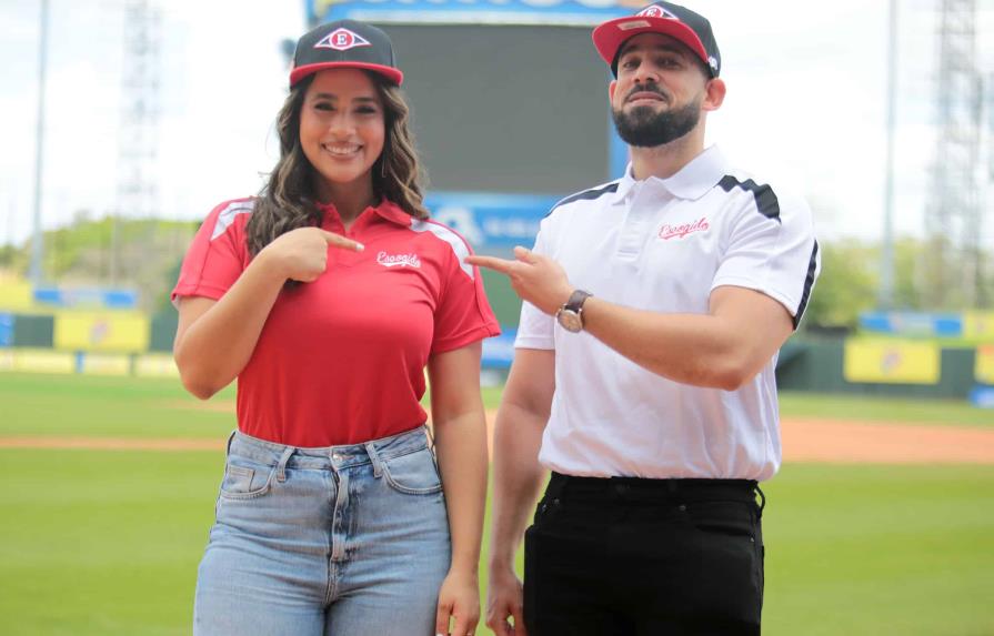 Natacha Peña y Manuel Reyes a las transmisiones del Escogido Natacha Peña y Manuel Reyes a las transmisiones del Escogido