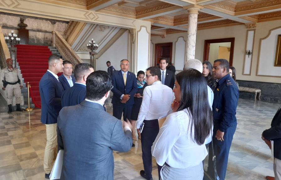 Avanzada del presidente colombiano Iván Duque coordina su recibimiento en el Palacio Nacional Avanzada del presidente colombiano Iván Duque coordina su recibimiento en el Palacio Nacional