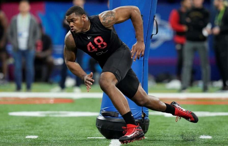 Jaguars reclutan a Walker en draft que privilegia la defensa Jaguars reclutan a Walker en draft que privilegia la defensa