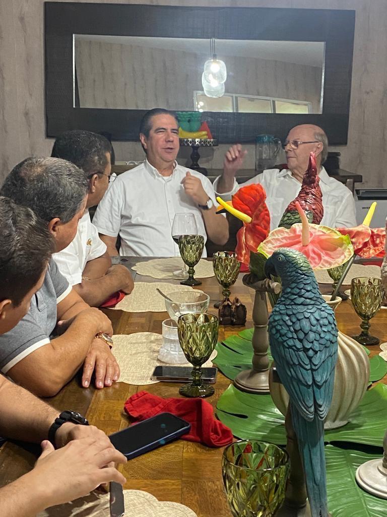 Hipólito Mejía se reúne con dirigentes del PLD y surgen cuestionamientos