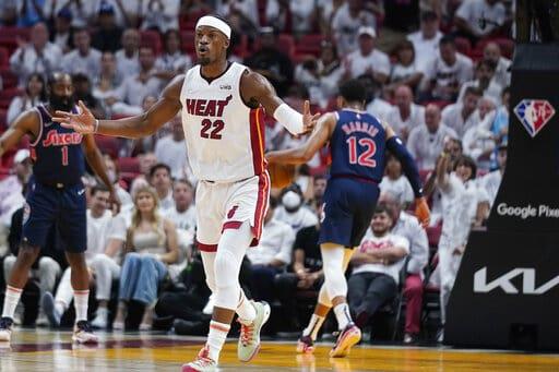 El Heat arrolla a los 76ers, está a un triunfo de avanzar