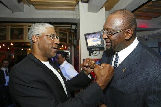 Falleció Bob Lanier, estrella de la NBA en la década del 70 Falleció Bob Lanier, estrella de la NBA en la década del 70