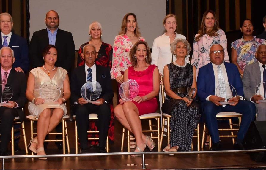 Rinden homenaje a ex jugadores y propulsores en Sexta Gala del Tenis Rinden homenaje a ex jugadores y propulsores en Sexta Gala del Tenis