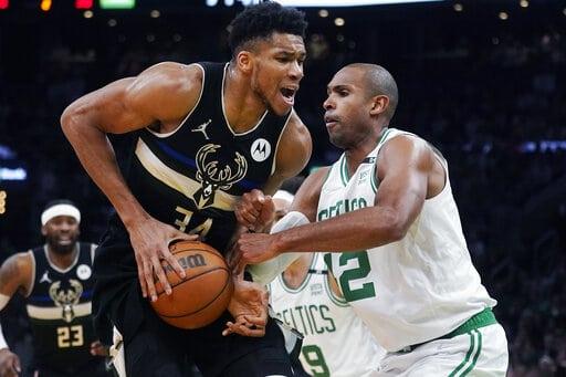 Holiday detiene a Smart y los Bucks supera a Celtics