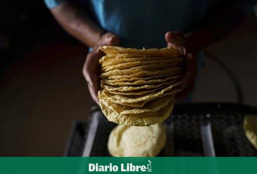 Latinoamericanos batallan para comprar alimentos básicos