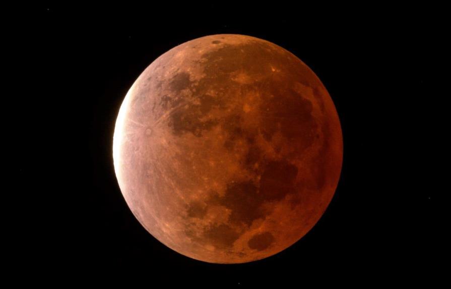 Este domingo se podrá ver eclipse lunar y superluna en el país