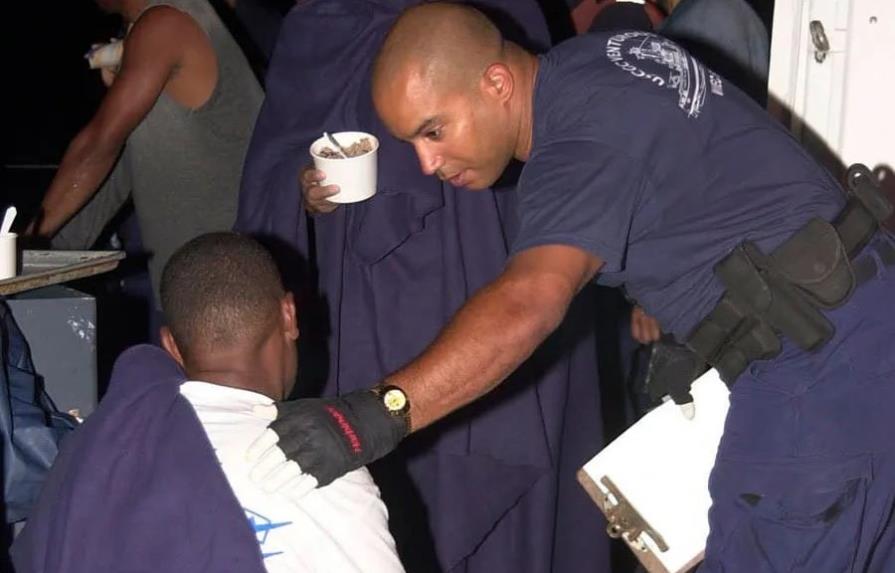 Repatrian desde Puerto Rico 44 dominicanos interceptados en el Canal de la Mona Repatrian desde Puerto Rico 44 dominicanos interceptados en el Canal de la Mona