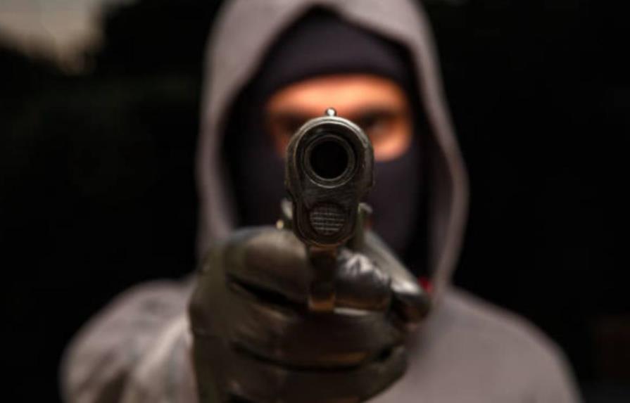 Desconocidos atracan a punta de pistola a estudiantes y roban sus tabletas en Hato Mayor Desconocidos atracan a punta de pistola a estudiantes y roban sus tabletas en Hato Mayor