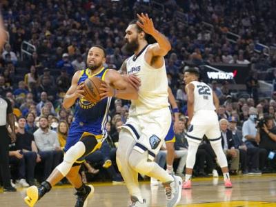 Curry y Thompson llevan a Warriors a la final del Oeste