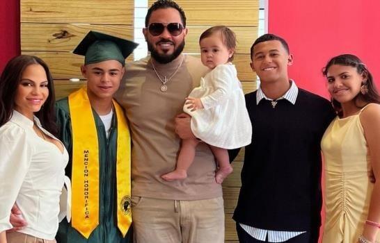 Raphy Pina asiste en familia a la graduación de su hijo tras permiso del juez Raphy Pina asiste en familia a la graduación de su hijo tras permiso del juez
