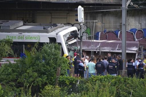 Al menos un muerto y 85 heridos por choque de trenes en España