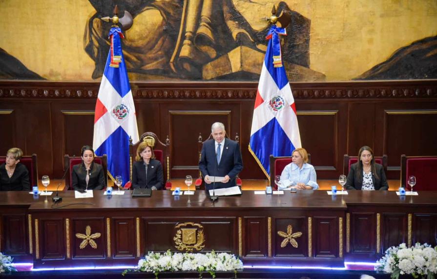 Senado conmemora el 80 aniversario del primer voto de la mujer dominicana