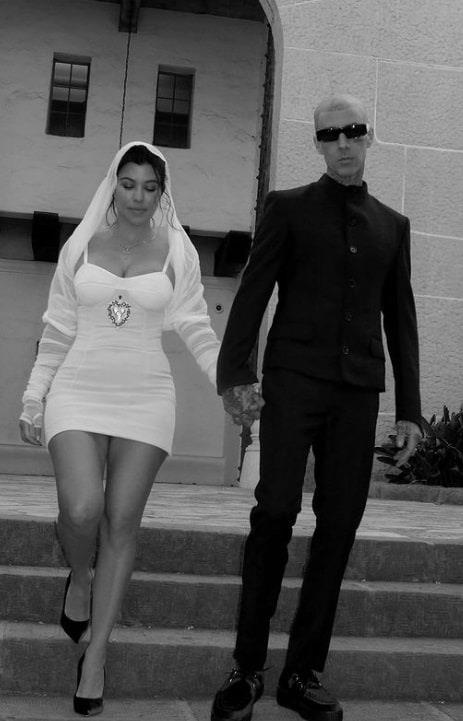 Kourtney Kardashian y Travis Baker están oficialmente casados Kourtney Kardashian y Travis Baker están oficialmente casados