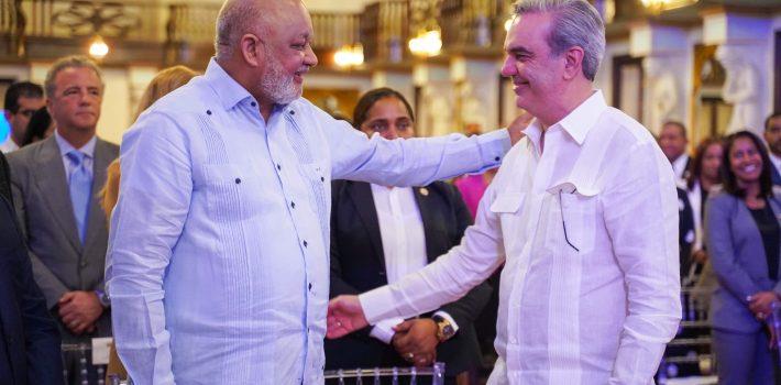 Abinader saluda aumento salarial de 10 % acordado entre el Minerd y la ADP Abinader saluda aumento salarial de 10 % acordado entre el Minerd y la ADP