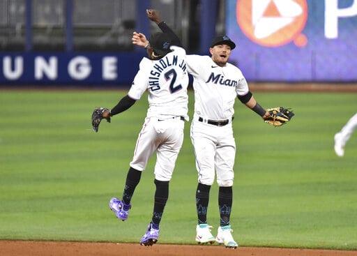 Miguel Rojas pega jonrón; Marlins vencen a Nacionales Miguel Rojas pega jonrón; Marlins vencen a Nacionales