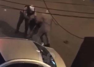 Policías son captados en video dando una fuerte golpiza a hombre en la calle Policías son captados en video dando una fuerte golpiza a hombre en la calle