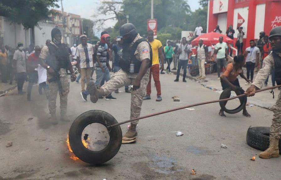 Haitianos se manifiestan en contra de los secuestros y la ola de violencia Haitianos se manifiestan en contra de los secuestros y la ola de violencia