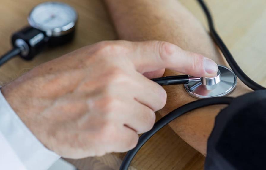 ¿Cuáles son las provincias con mayor porcentaje de pacientes hipertensos, obesos y diabéticos? ¿Cuáles son las provincias con mayor porcentaje de pacientes hipertensos, obesos y diabéticos?