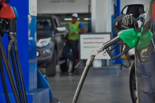 Gobierno vuelve a congelar los precios de los combustibles Gobierno vuelve a congelar los precios de los combustibles